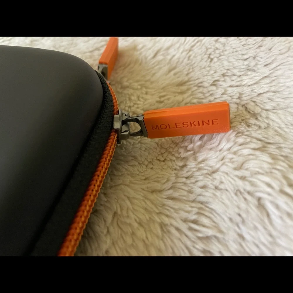 Moleskine 12” diameter for tablet/iPad, black w/ orange zipper